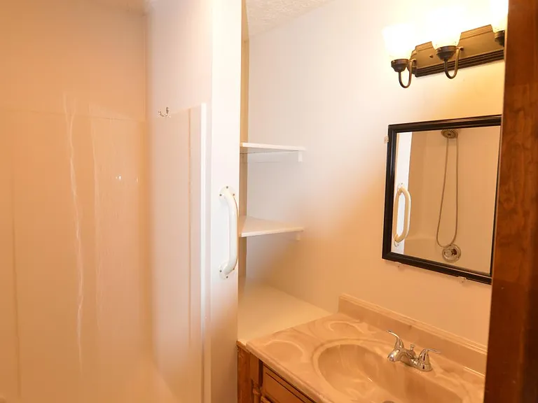 27 N Geyser St — Photo 8