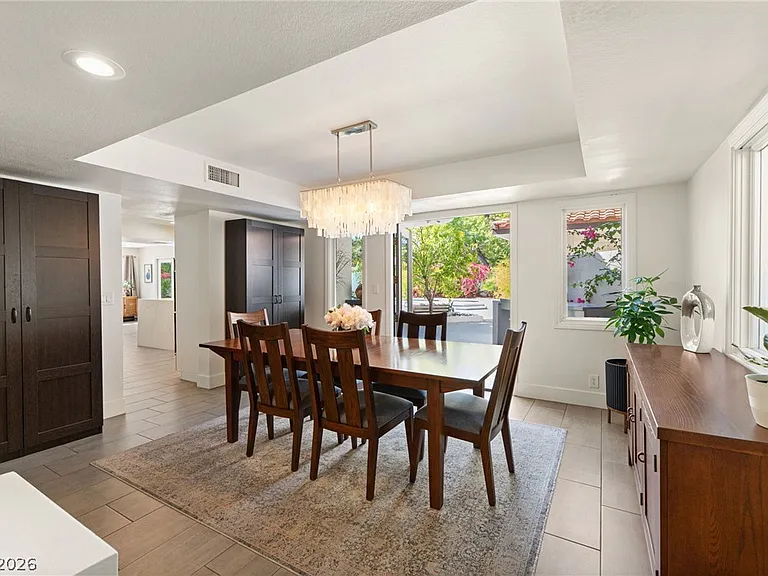 2233 Versailles Ct — Photo 35