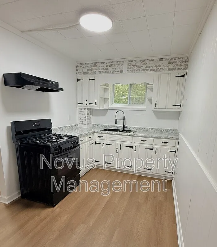 2 bed, 1.0 bath, $1,075 — Photo 1