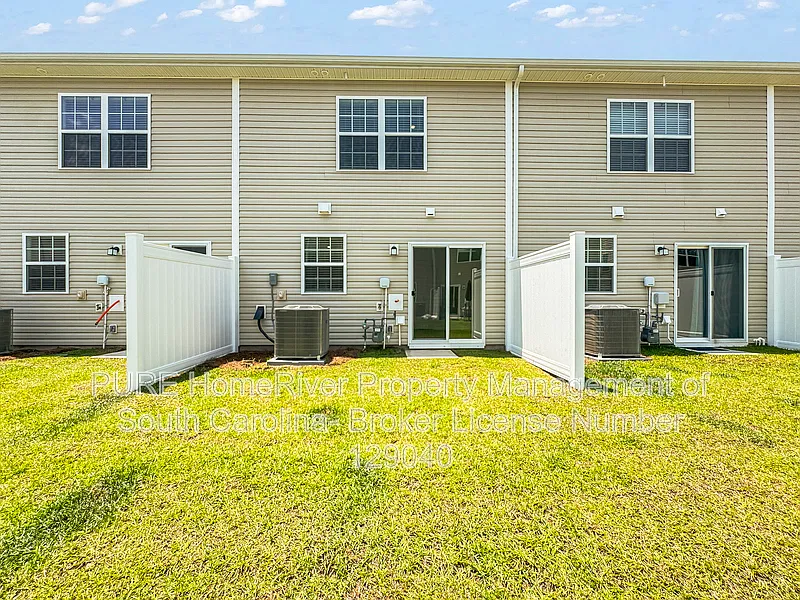 3 bed, 2.5 bath, 1346 sqft, $1,600 — Photo 2