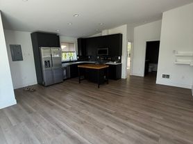 2814 34th Ave W, Seattle, WA