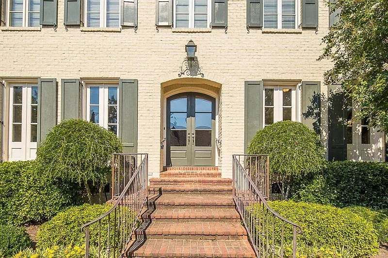 4 bed, 4.0 bath, 3936 sqft, $4,650 — Photo 3
