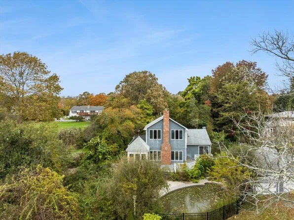 38 Tallawanda Rd, Swansea, MA 02777