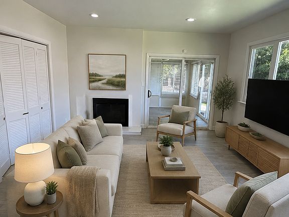 3rd image of 6149 Castello Dr