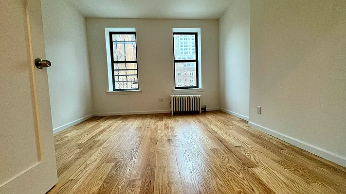 Rented by HOLTON REAL ESTATE INC. | media 18