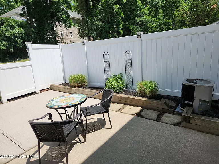 4 Lisa Ct — Photo 17