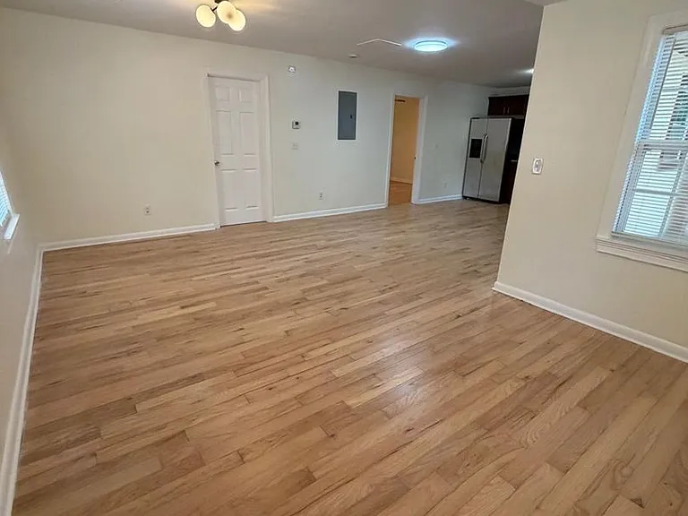 637 Parkdale Dr — Photo 12