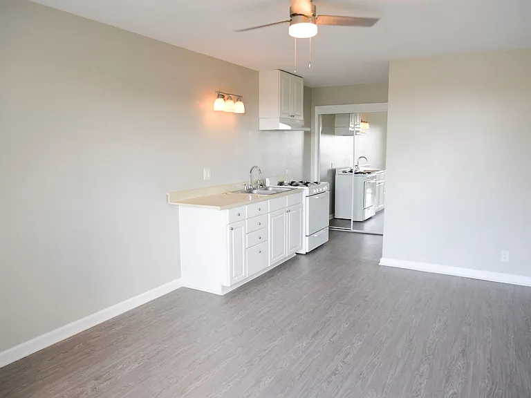 1 W Avenida Ramona — Photo 2