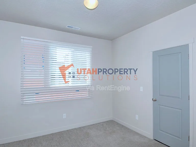 1025 W 400 S — Photo 21