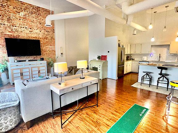 3rd image of 2112 Morris Ave Unit 202