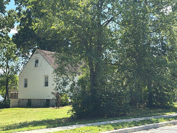 3rd image of 614 Jarvis Rd