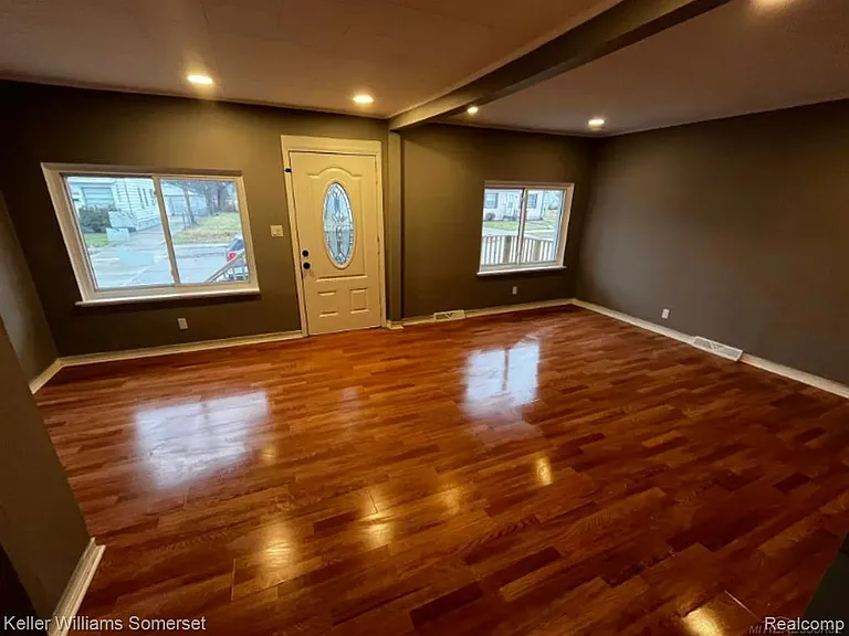 8647 Chalmers Ave — Photo 2