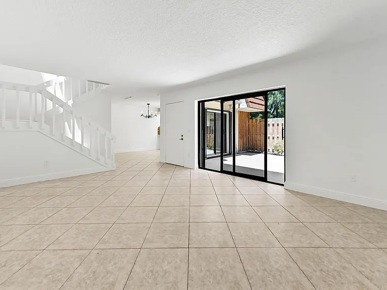 825 Center St #12A — Photo 6