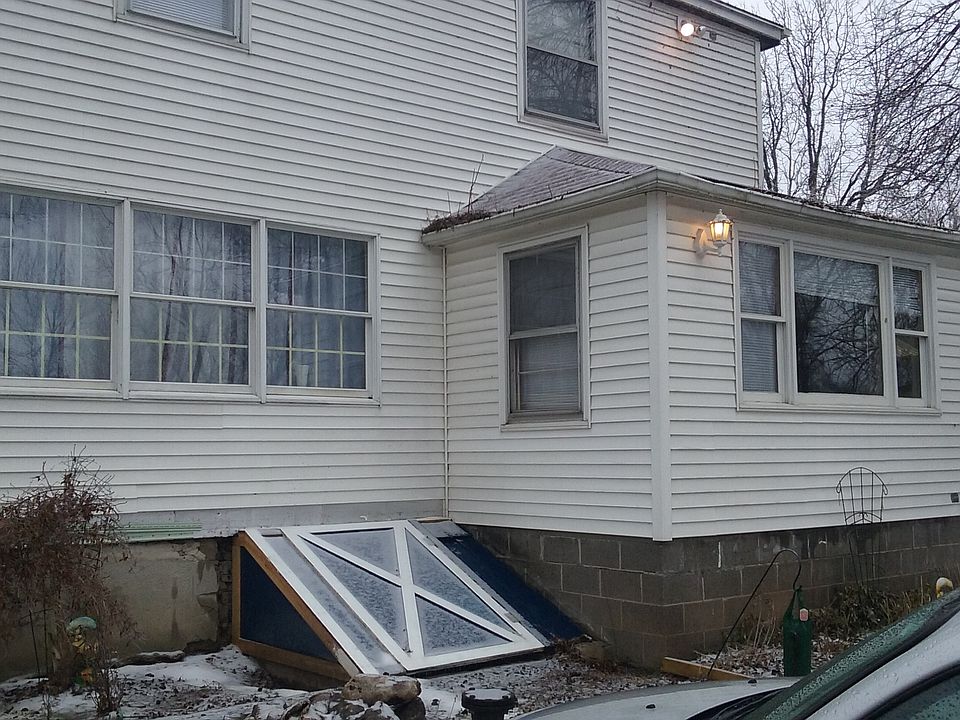 2nd image of 2503 Saunders Settlement Rd