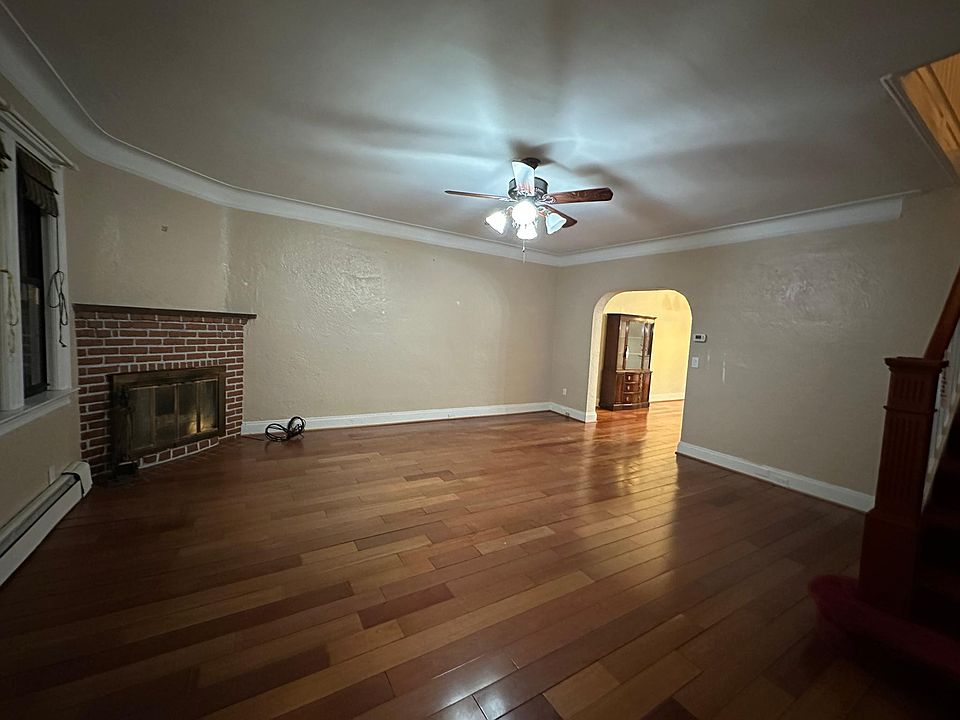 1st image of 29-19 167th St Floor 1