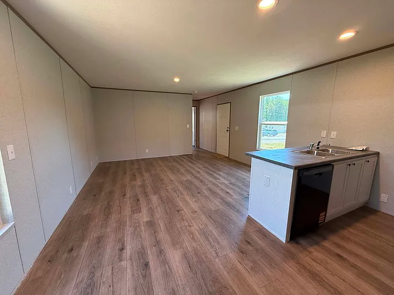 150 Dawn Dr — Photo 5