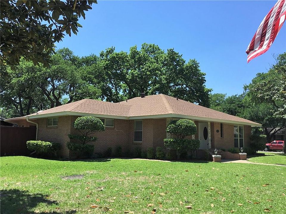 1st image of 2221 Castleford Ln