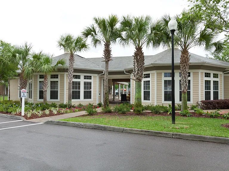 Cypress Pointe — Photo 32