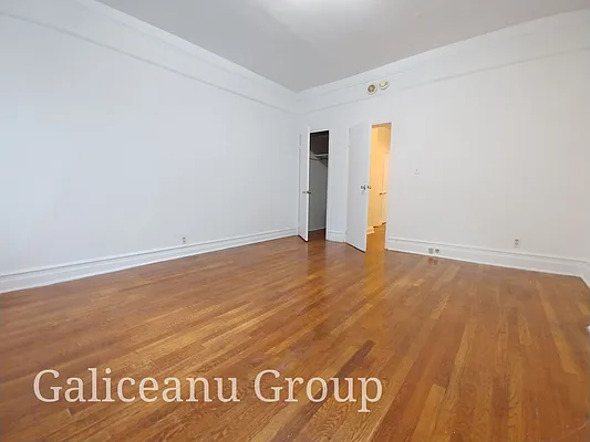 Rented by Lexington Real Estate Group | media 30