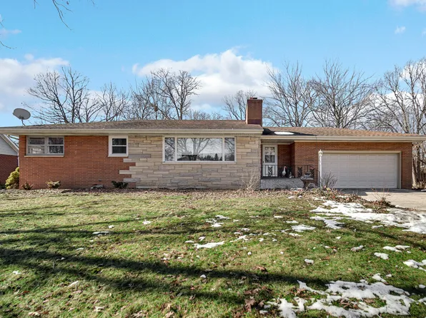 612 Almond St NW, Demotte, IN 46310