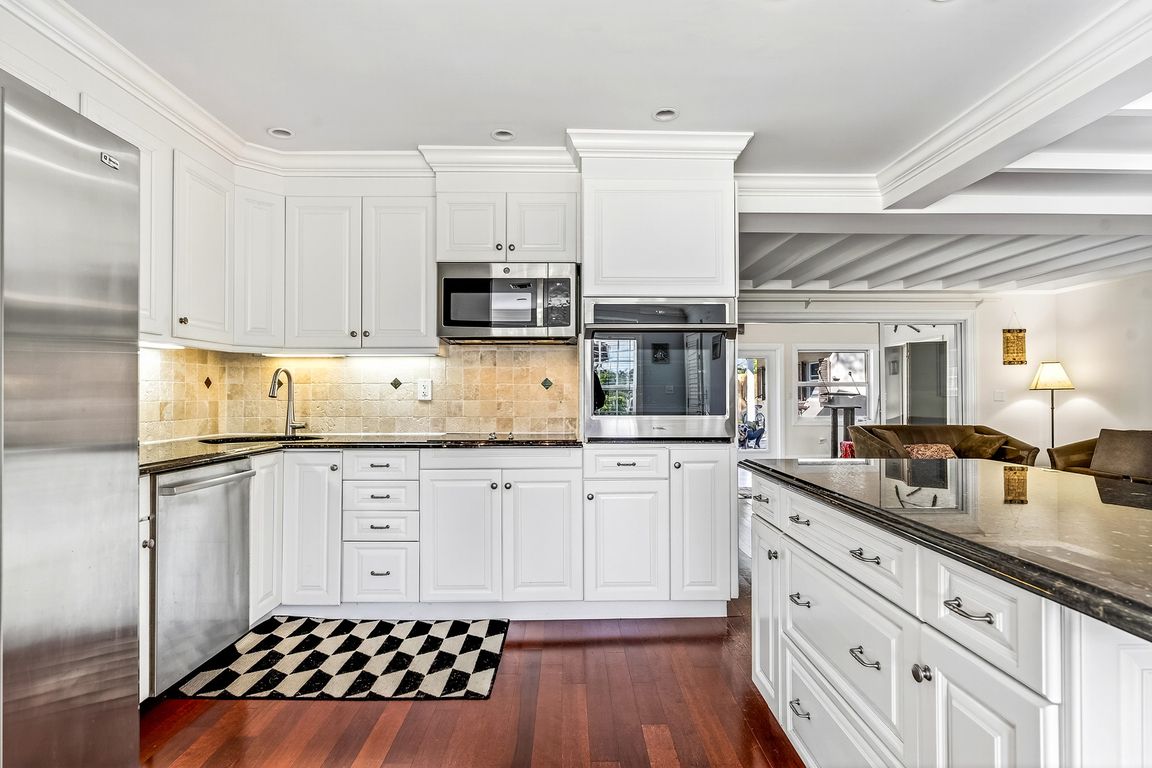 next background image