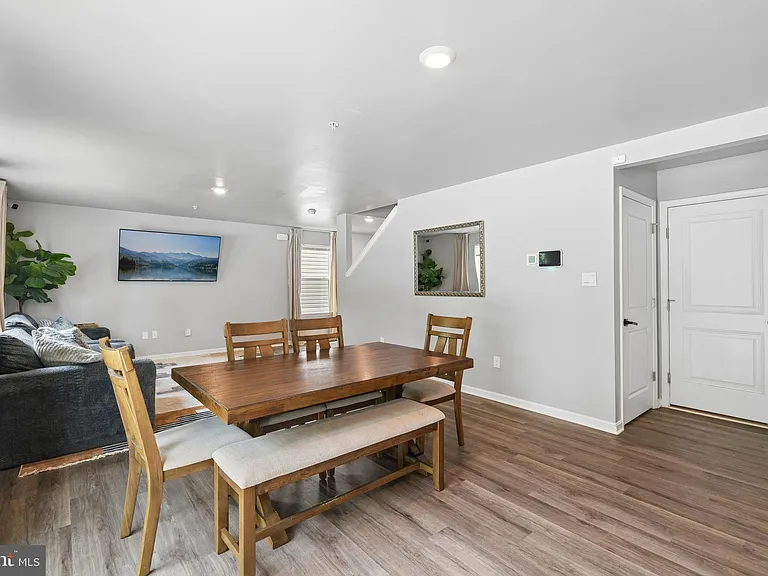 1030 Merry Elm Ln — Photo 9