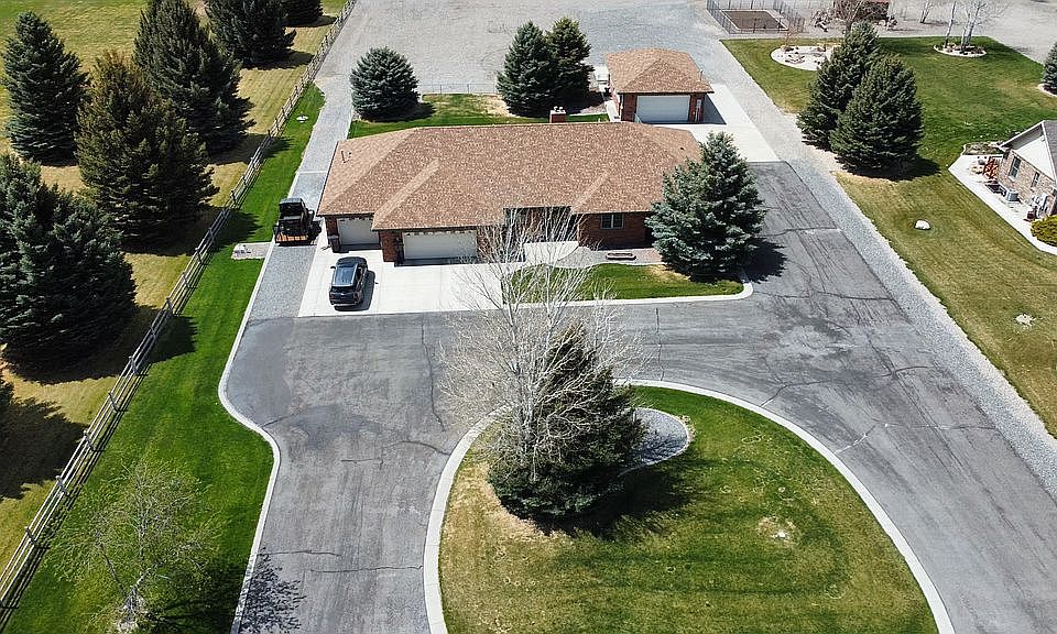 1st image of 135 McCullough Dr
