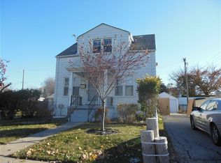 22726 Lambrecht Ave, Eastpointe, MI 48021