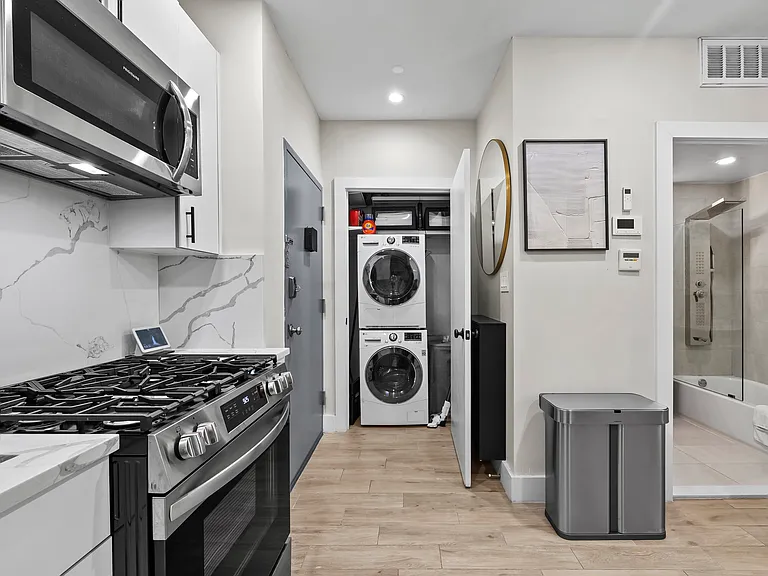 1090 Carroll St #1R — Photo 16