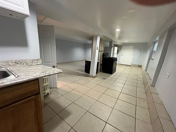 5th image of 1167 W 19th St #Basement