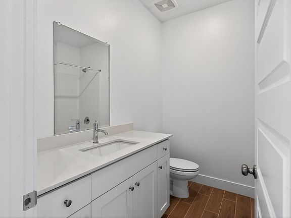 8606 Caragh Lk Ave Bakersfield CA 93313 Bathroom DS C04962 v4 R558