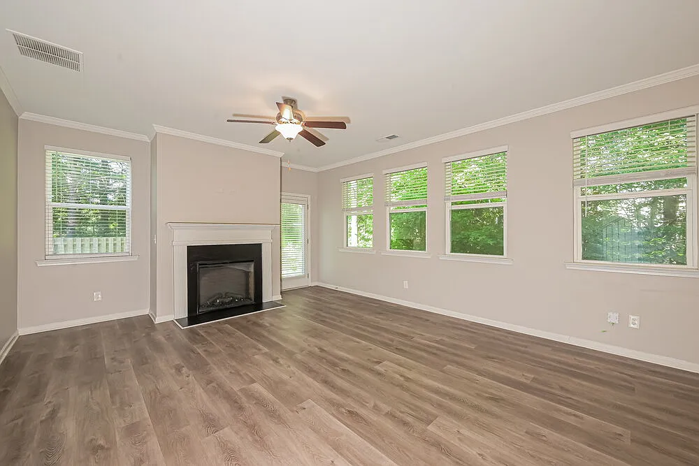 3 bed, 2.5 bath, 2235 sqft, $2,470 — Photo 4