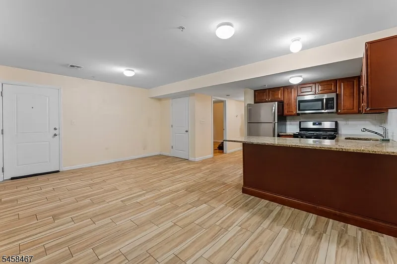 1 bed, 1.0 bath, $1,900 — Photo 2