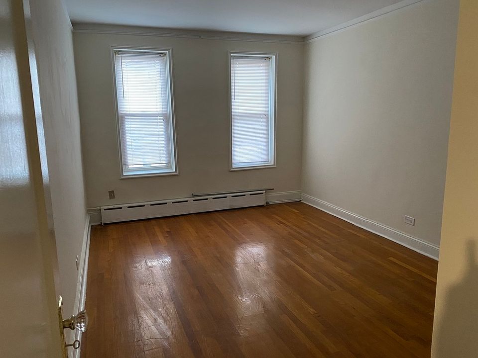 2nd image of 2538 Colden Ave #2R