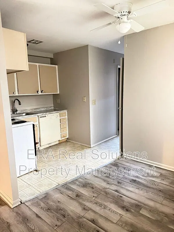 2743 Queen City Ave — Photo 2