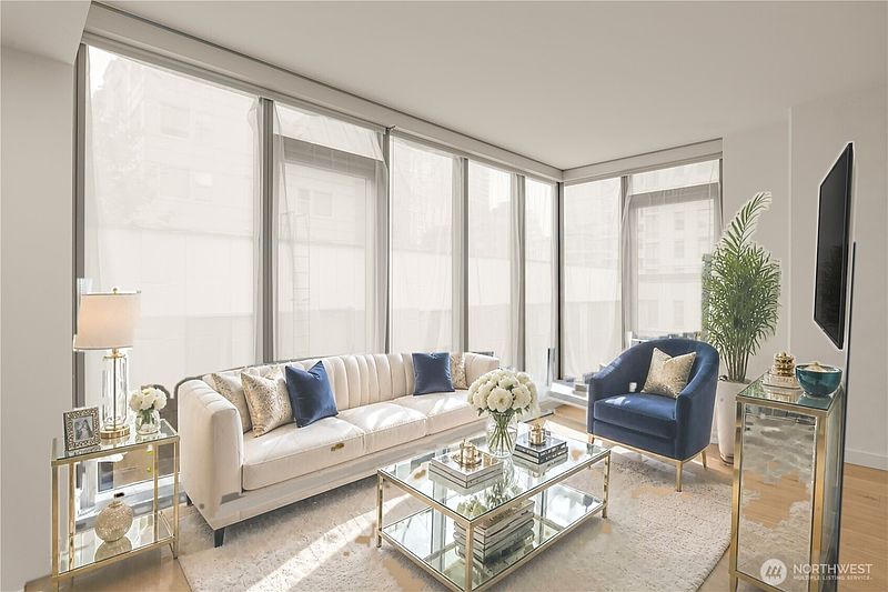 2nd image of 800 Columbia St #808