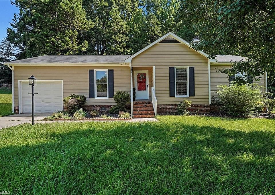 1st image of 627 Woodland Cir