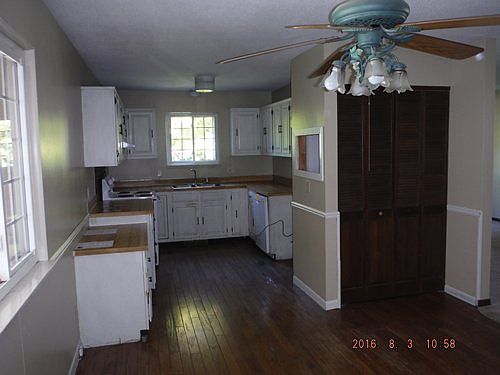 4th image of 4120 Meadowbrook Dr