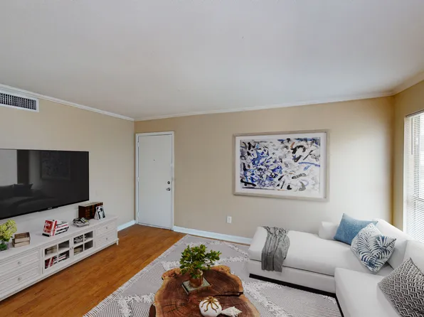 The Venetian on Ella