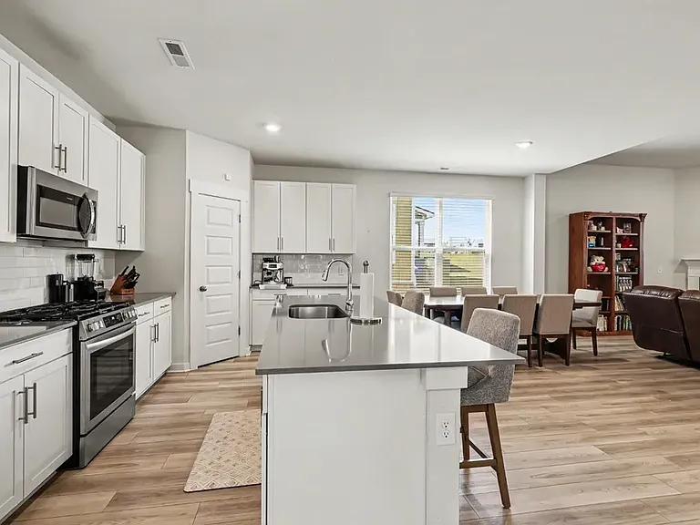 2439 Williams Ridge Dr — Photo 9