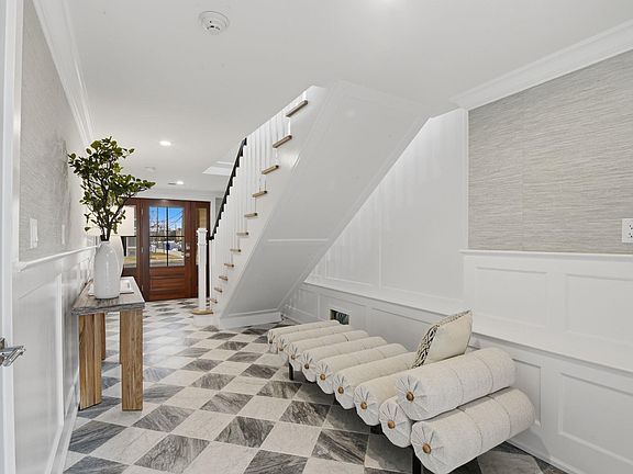 4th image of 801 Saint James Pl