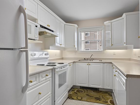 5th image of 120 Vernon Ave #312