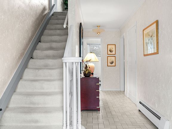 3rd image of 605 Murray Hill Rd