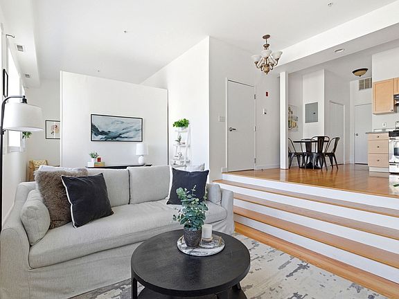 4th image of 156 Chelsea St APT 201