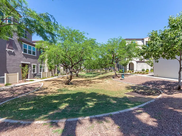 2233 E Huntington Dr — Photo 38
