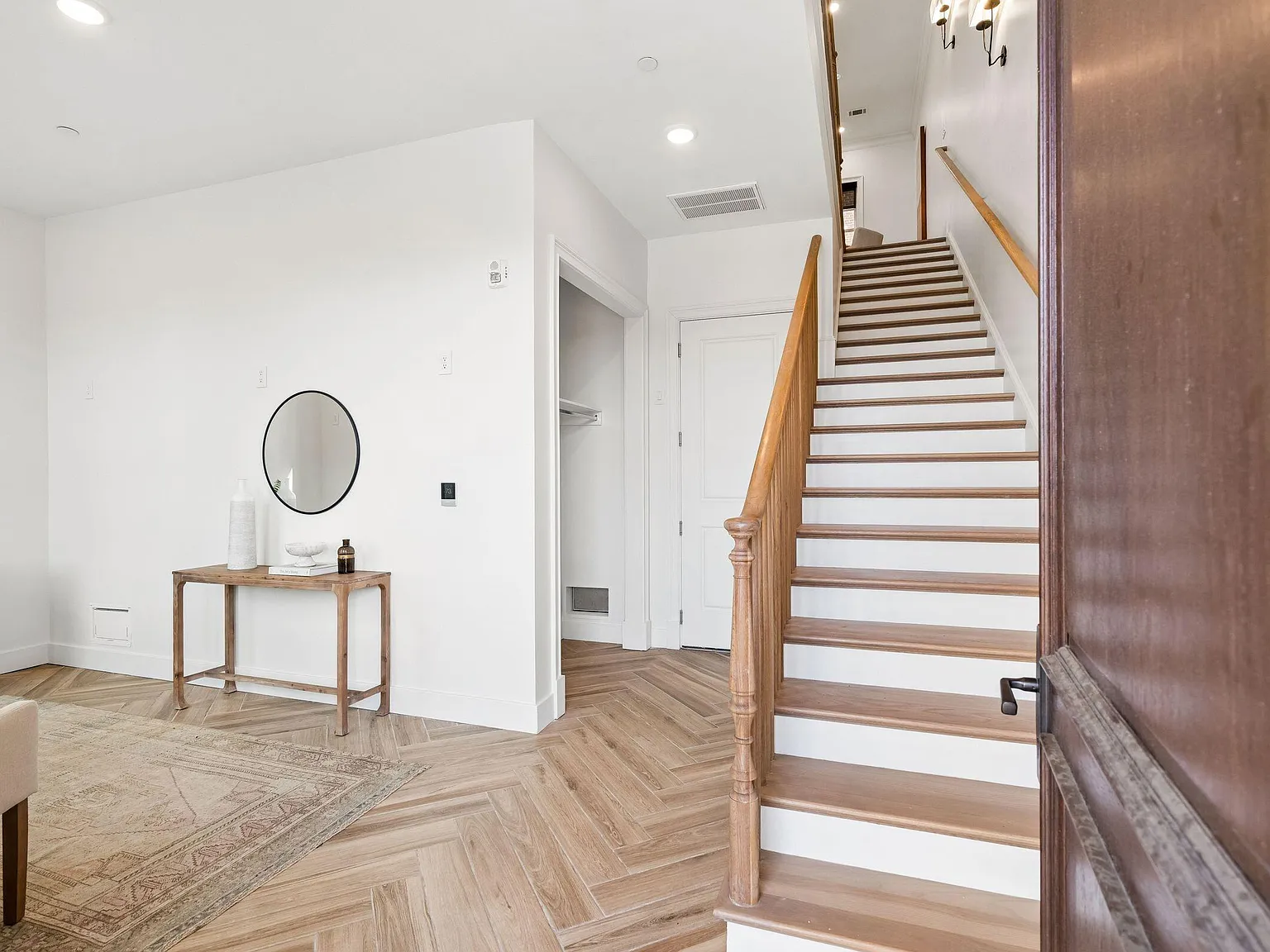 2 bed, 2.5 bath, 2487 sqft, $13,500 — Photo 3