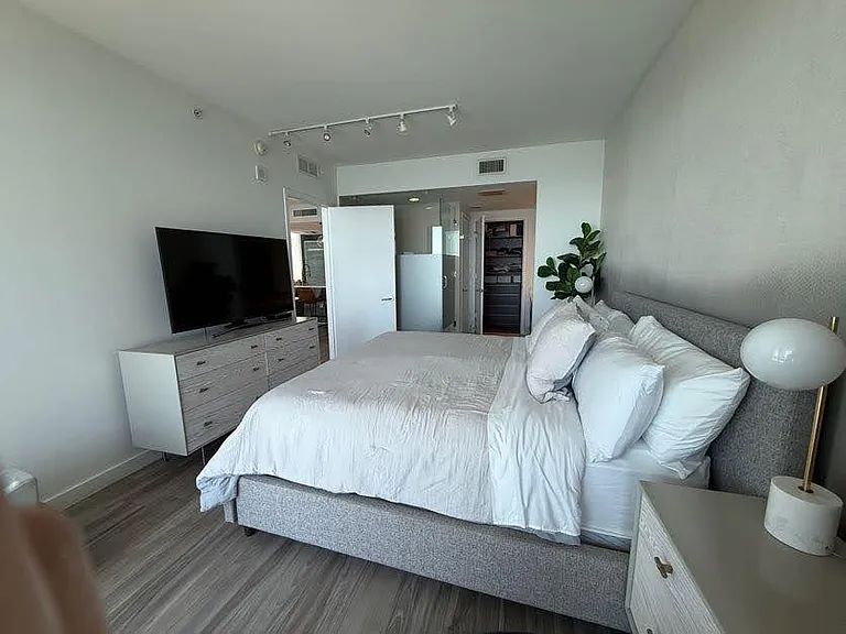 460 NE 28th St #3408 — Photo 9