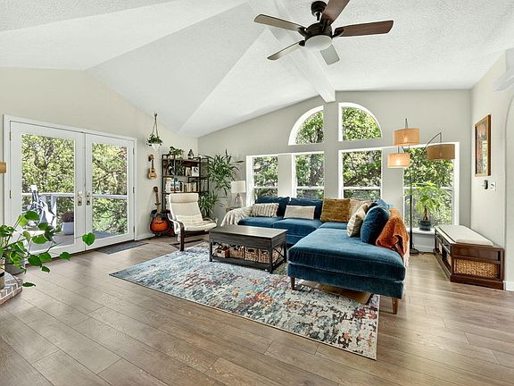 4th image of 723 Reiten Dr