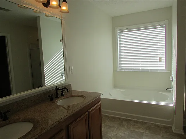 2651 Sutherland Dr — Photo 10