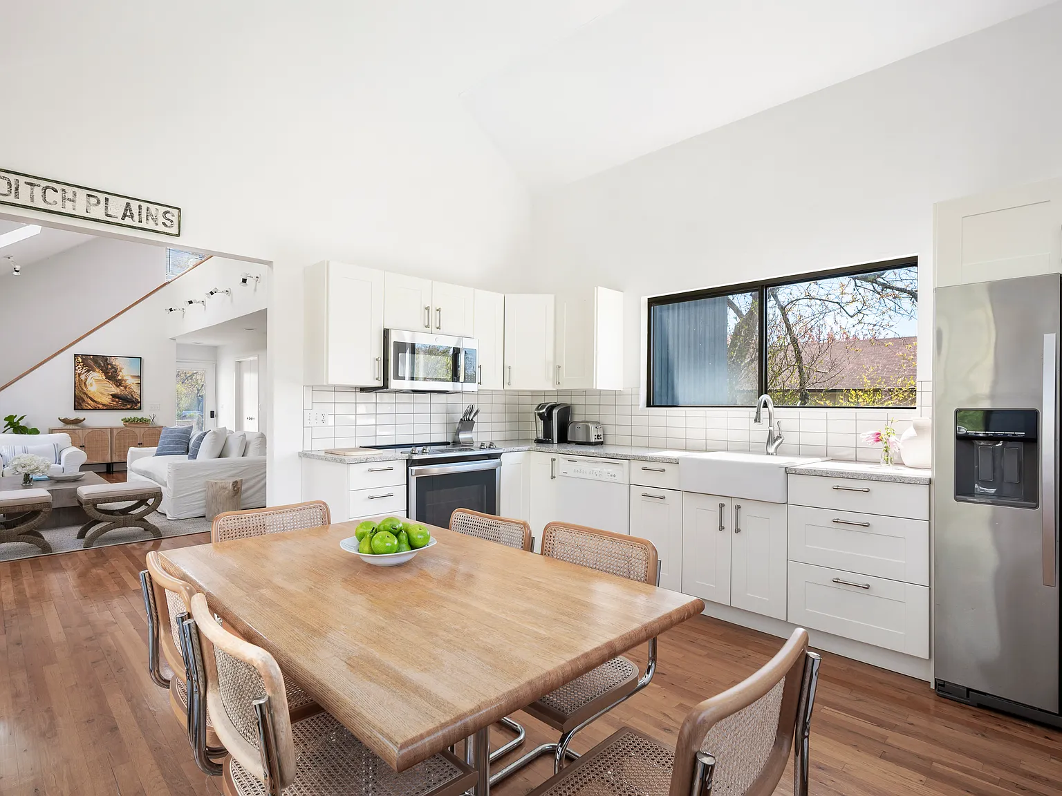 Immaculate Ditch Plains Home Seconds to Ocean — Photo 4